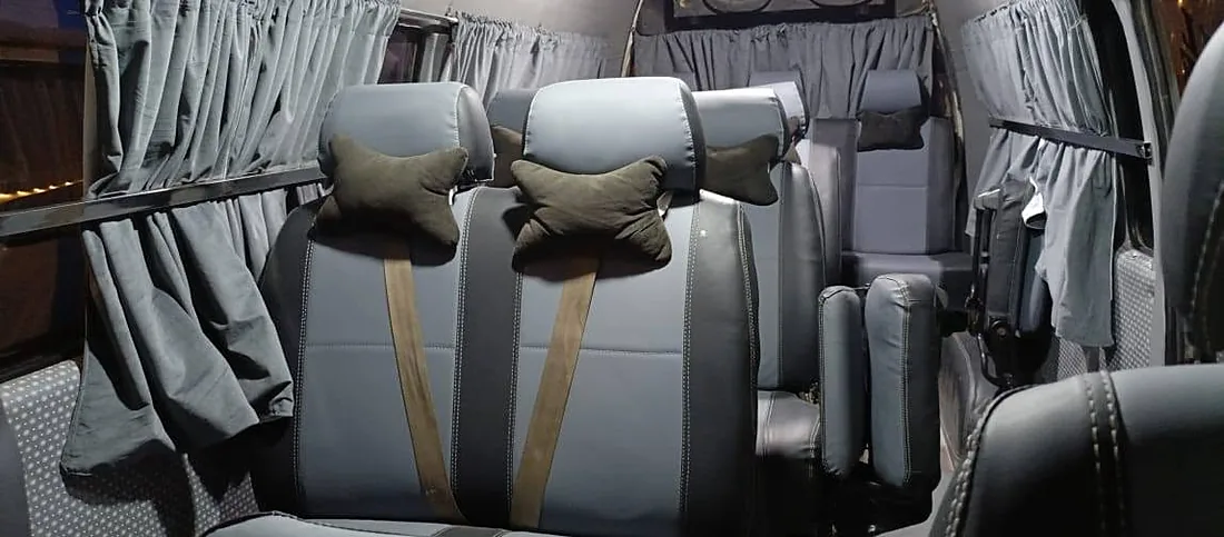 Hiace Grand Cabin captain seats